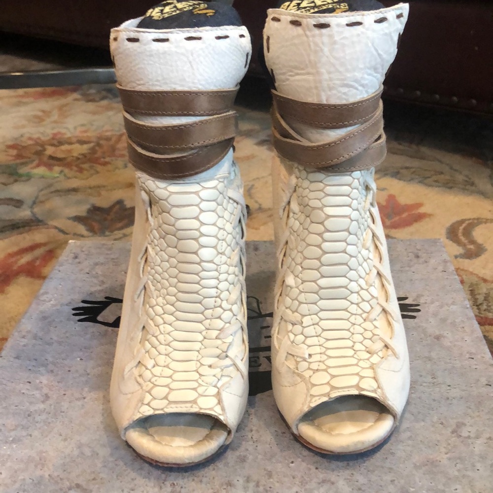Gently used handmade Freebird Eagle open toe croc embossed/lambskin heels. Multi